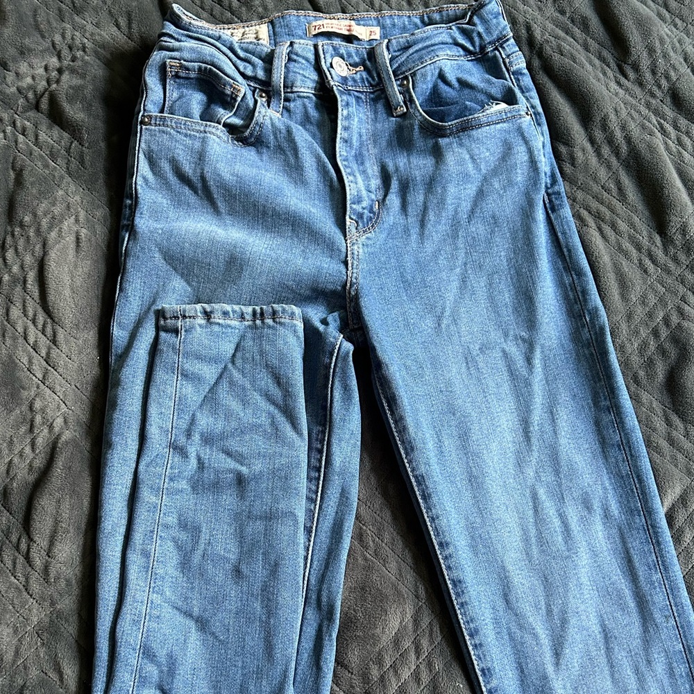 Levi’s 721 Highrise Skinny Jeans